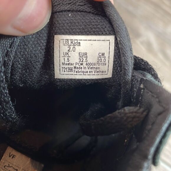 Vans Old Skool Low Top Little Boy Size 2 Black Suede Canvas Triple Black Shoe - Picture 6 of 12